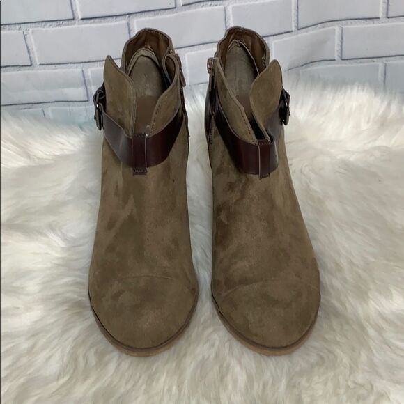 Carlos Santana Tan Suede Belted Booties Size 9 - Picture 2 of 7